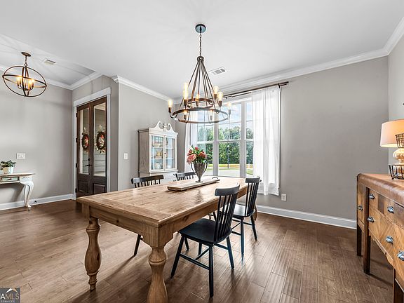 5th image of 1590 Westminster Way