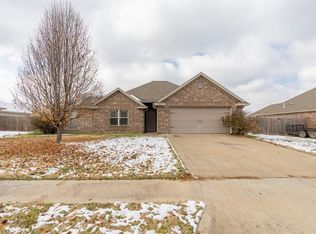 12517 Meadow Oaks Ln, Farmington, AR 72730