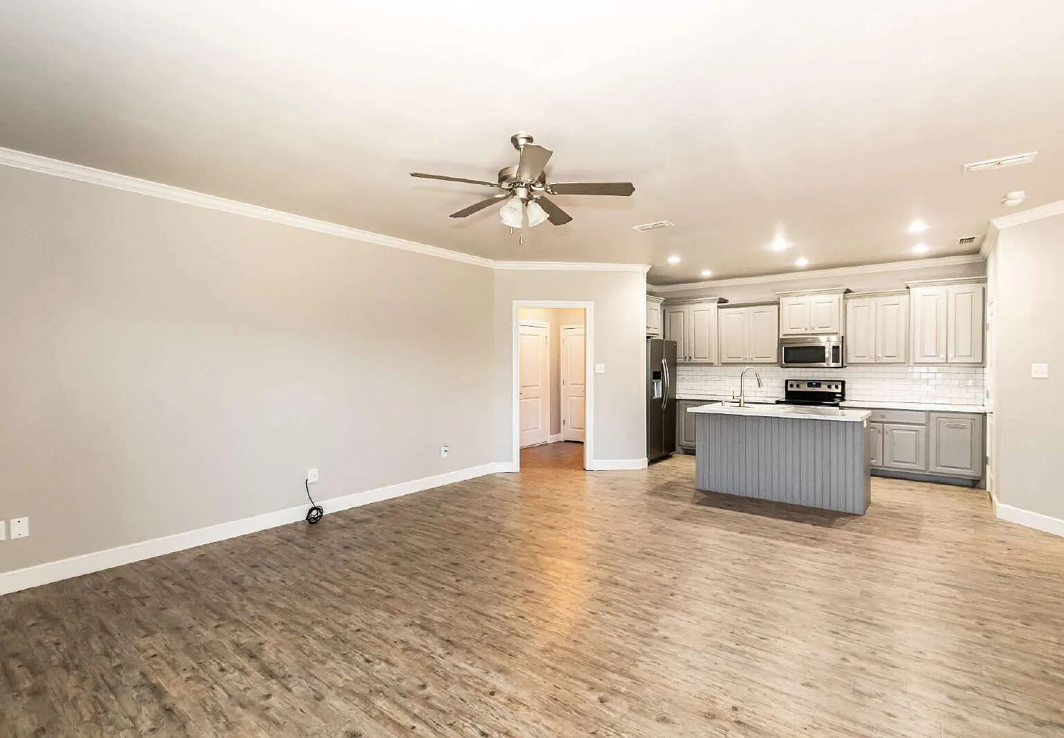 3 bed, 2.0 bath, 1500 sqft, $1,495 — Photo 4