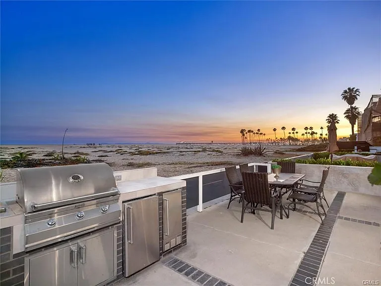 1119 E Balboa Blvd #A — Photo 14