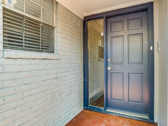 3rd image of 5541 Club Crest Dr
