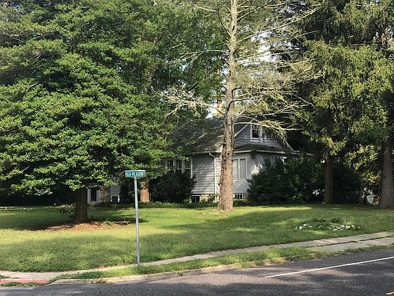 4th image of 750 High Meadow Dr