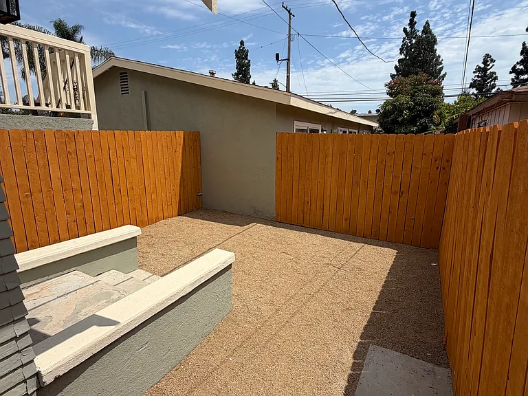 424 E Walnut St — Photo 12