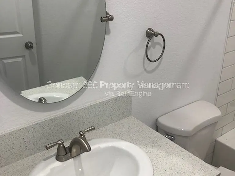 1327 W Parade St — Photo 8