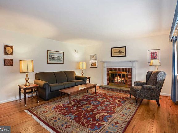 5th image of 1025 Poplar Dr