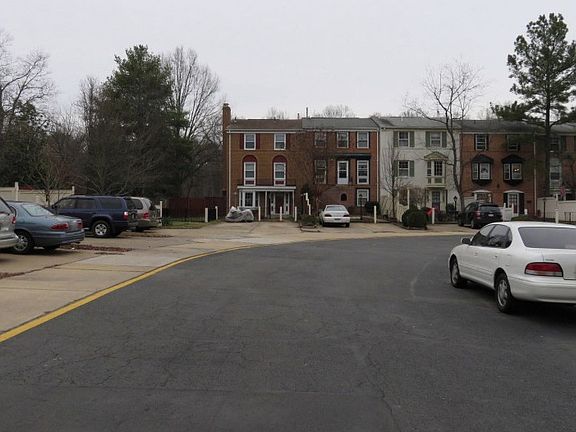 4th image of 7932 Central Park Cir