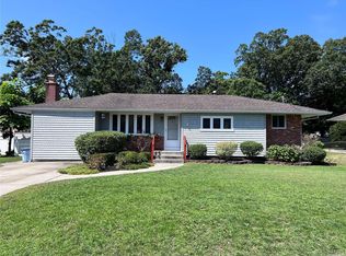 26 Newtown Ave, Selden, NY 11784