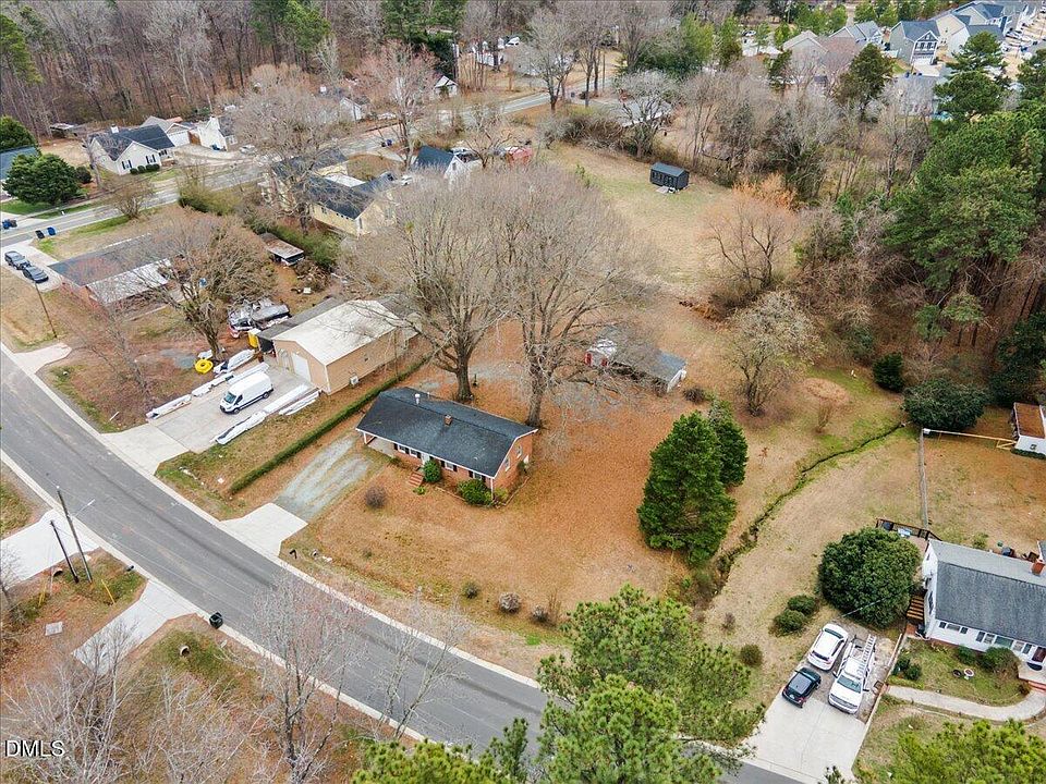 1st image of 1924 Leonard Dr