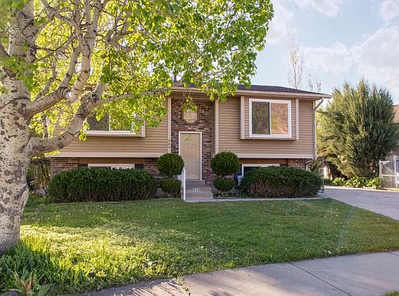 2nd image of 868 Hollie Ave