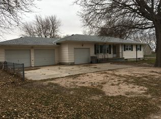 205 7th St, Phillips, NE 68865
