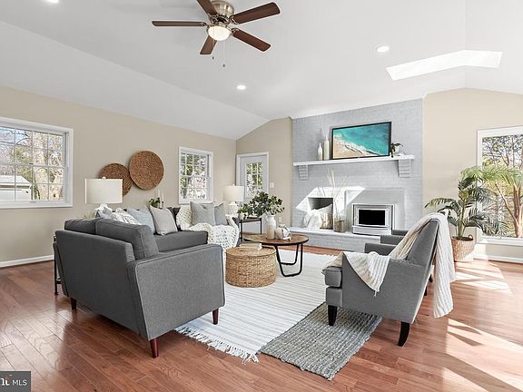 3rd image of 4504 Woodlark Pl