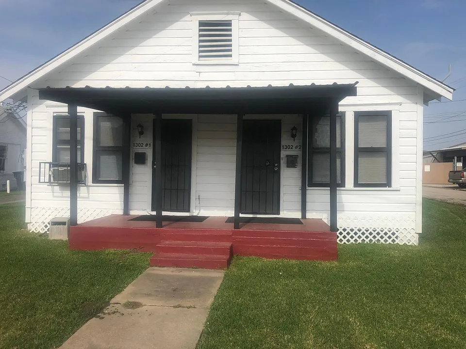 1302 Hughes St #1