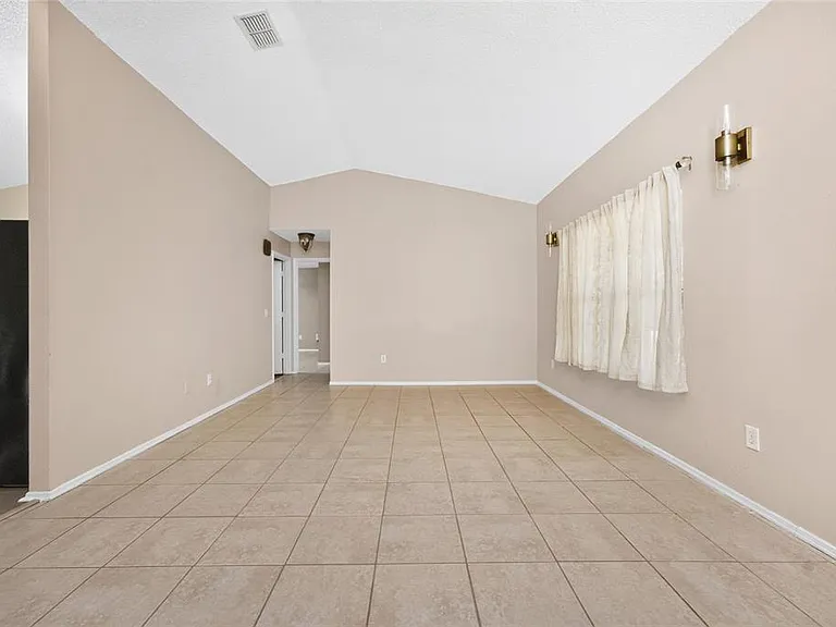 18407 Avon Ave — Photo 6
