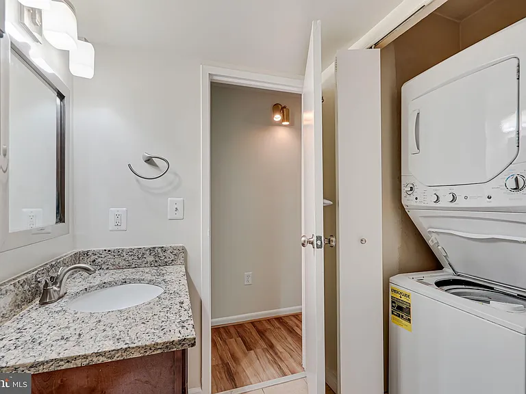 200 N Pickett St #214 — Photo 12