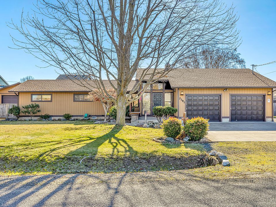 1st image of 2391 Thorn Oak Dr