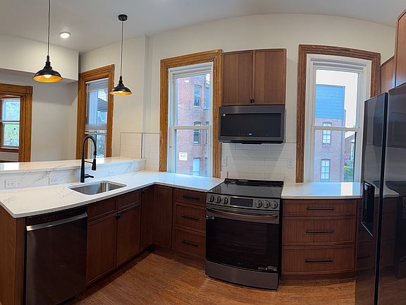 4th image of 1000 W Franklin St #5