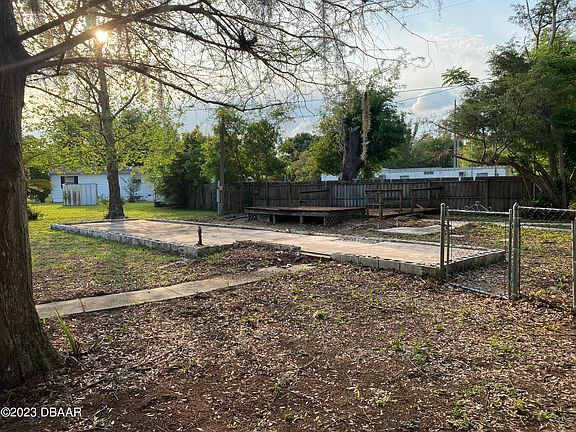 4th image of 359 Center Dr