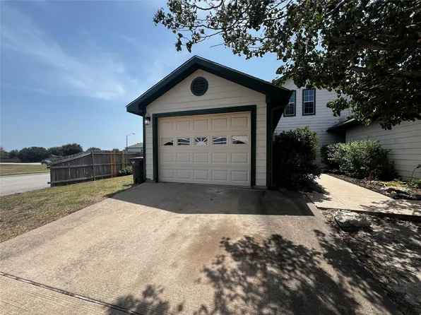 7582 Kings Trl, Fort Worth, TX 76133
