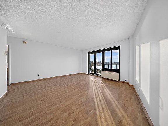 5th image of 25-40 Shore Blvd #15Q