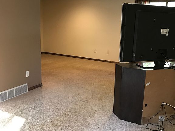 5th image of 15391 Wycliffe Dr