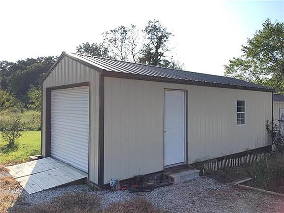 3rd image of 158 Holiday Dr