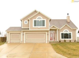 5416 Holiday Dr, Lees Summit, MO 64064
