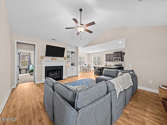 4th image of 145 Edgefield Drive