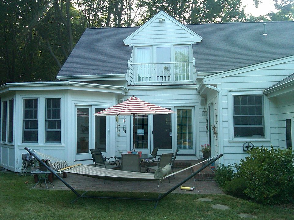 2nd image of 142 Lincoln St