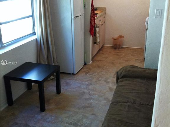 4th image of 920 Euclid Ave APT 10