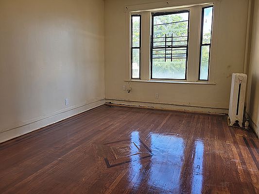 4th image of 1240 Union St Room 3