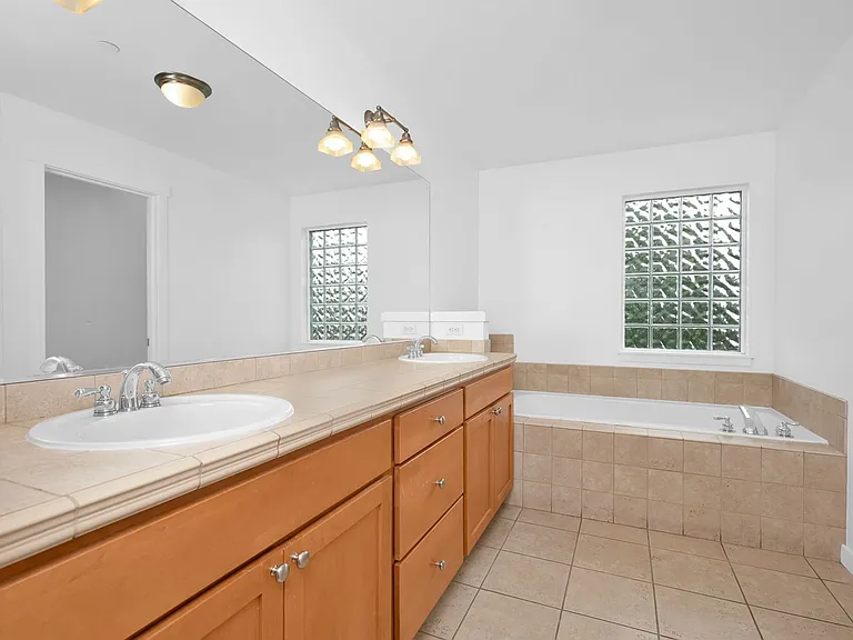 1904 16th Ln NE — Photo 11