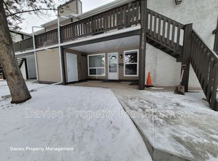 1186 Saddleback Rd NW, Edmonton, AB T6J4Z4