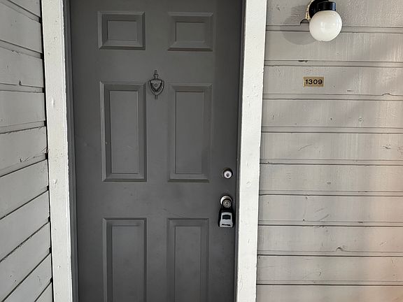 3rd image of 1400 Gandy Blvd N Unit 1309