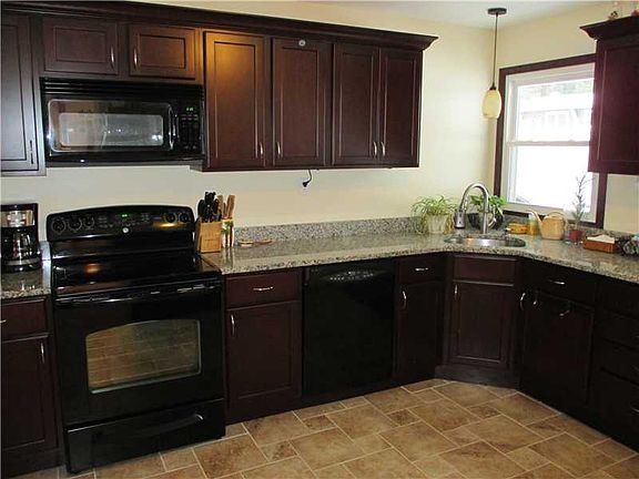 2nd image of 335 Jefferson St