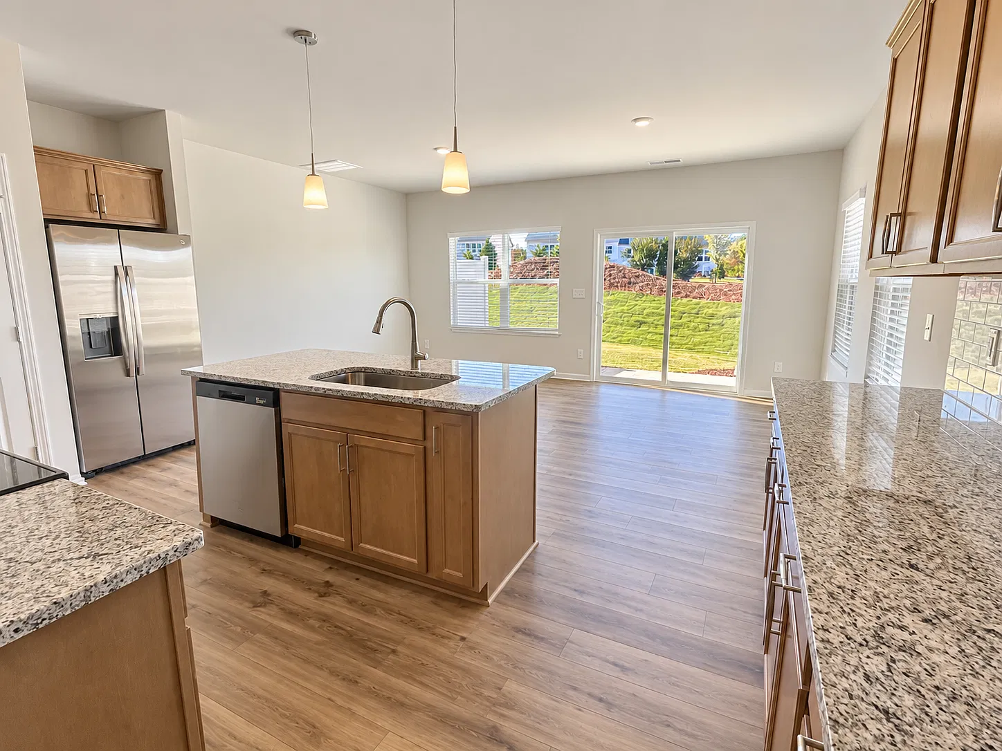 3 bed, 2.5 bath, 1735 sqft, $1,995 — Photo 3