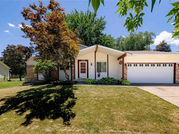 1920 Driftwood Trails Dr, Florissant, MO 63031