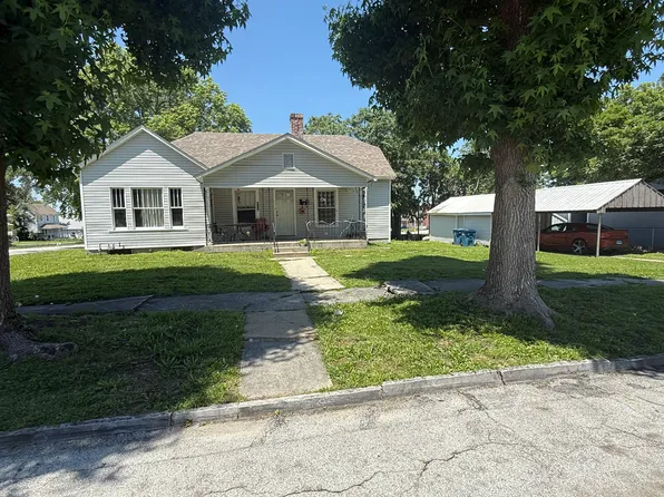 429 Walnut St, Carthage, MO 64836