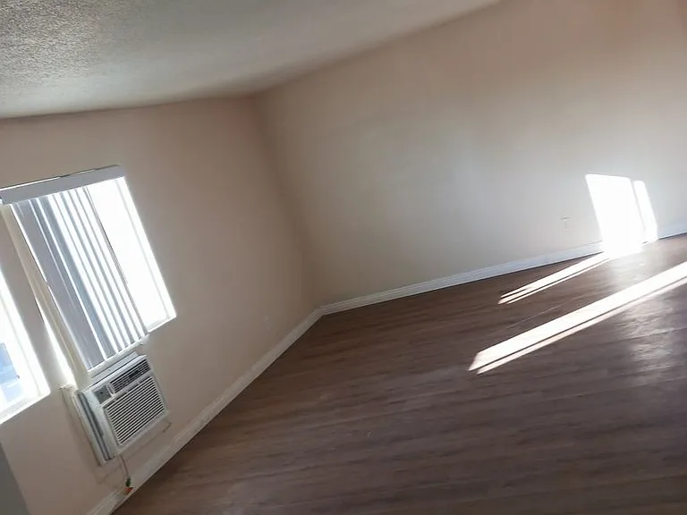 5530 Olivewood Ave — Photo 5