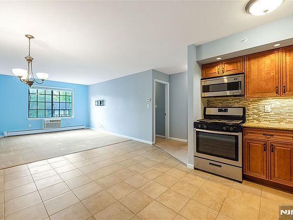3rd image of 1409 Faulkner Court