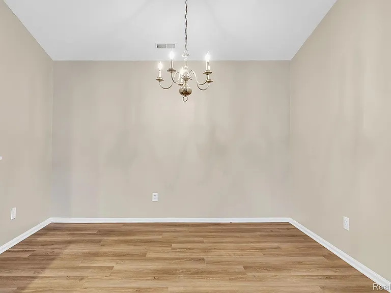8208 Chesapeake Cir — Photo 15
