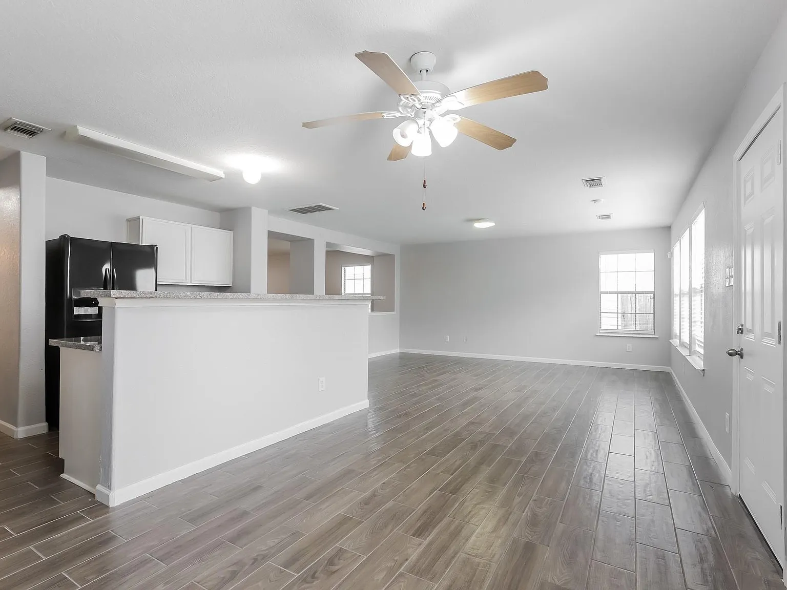 3 bed, 2.5 bath, 2754 sqft, $1,765 — Photo 3