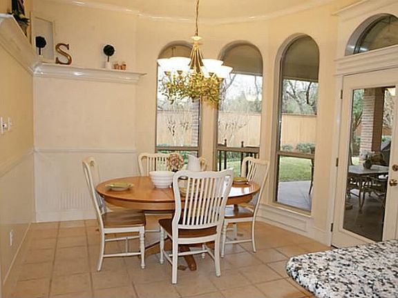 3rd image of 3417 Vista Lake Cir