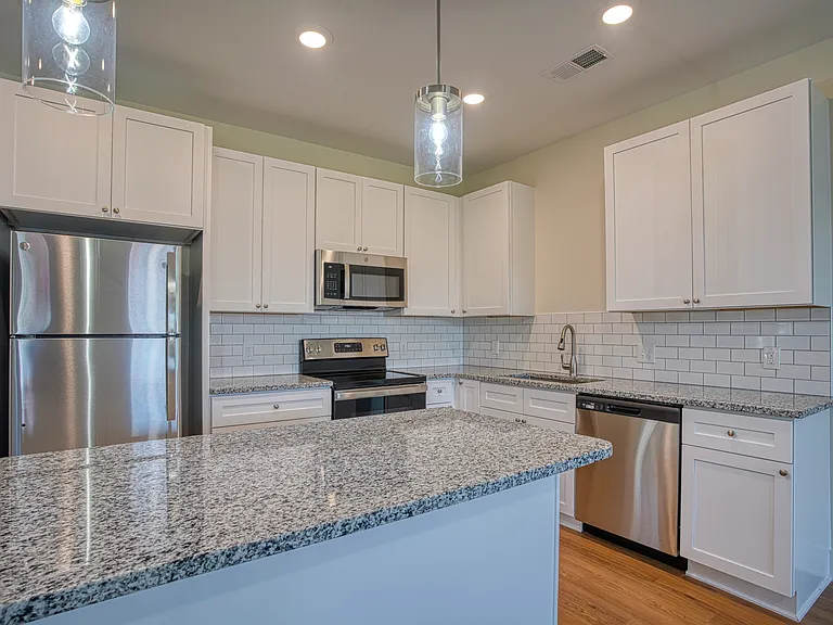 812 Nixon St #A — Photo 3