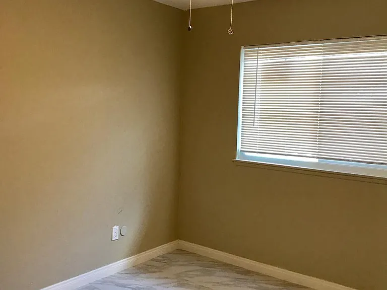 2625 Baltic Ave — Photo 23