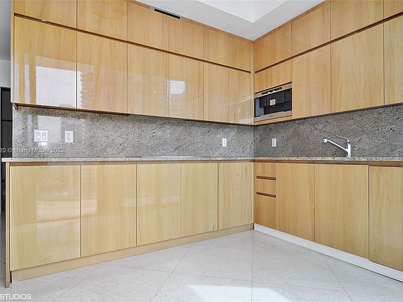 3rd image of 50 S Pointe Dr APT 1405