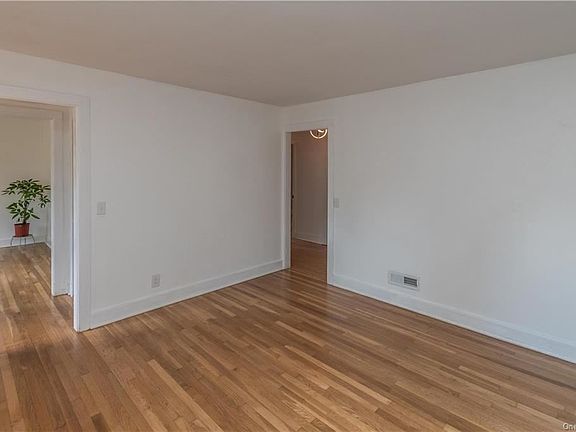 4th image of 15 Tricor Ave