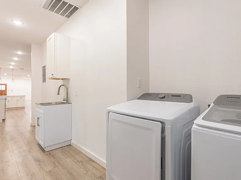1010 Burnet St — Photo 33