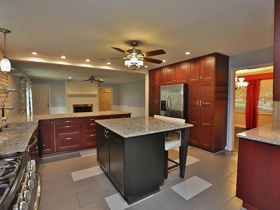 4th image of 1812 Claiborne Pl