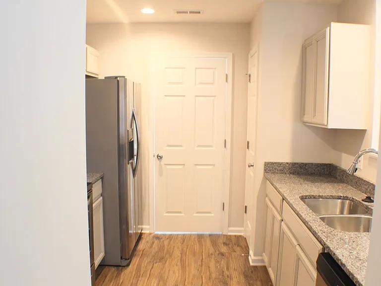 1431 Hornsby Ave — Photo 8