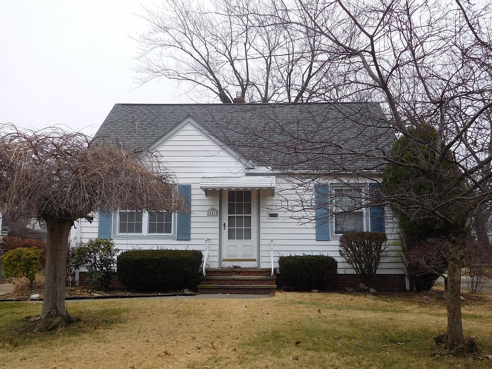 1st image of 441 E 270th St